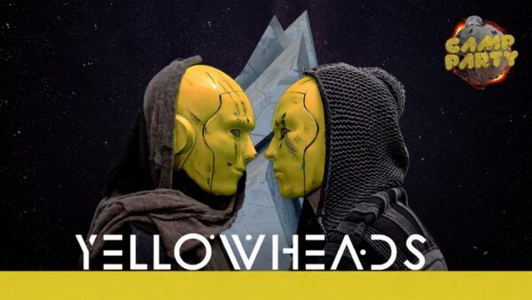 Dos figuras con máscaras amarillas en un fondo oscuro y estrellado