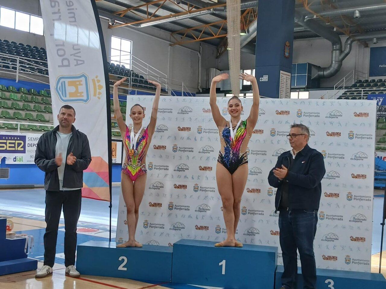 Jóvenes gimnastas en el podio del Campeonato Provincial Promesas en Ponferrada