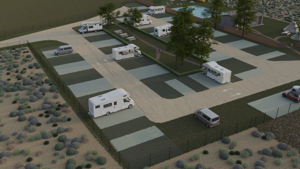 Vista aérea del camping en Santa María del Páramo con caravanas y áreas verdes.