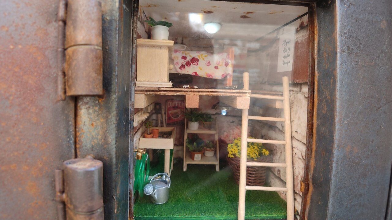 Interior de la casita del Ratoncito Pérez decorada para primavera
