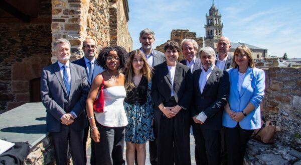 Grupo de personas en el Castillo de los Templarios durante la entrega de premios CEL Emprende