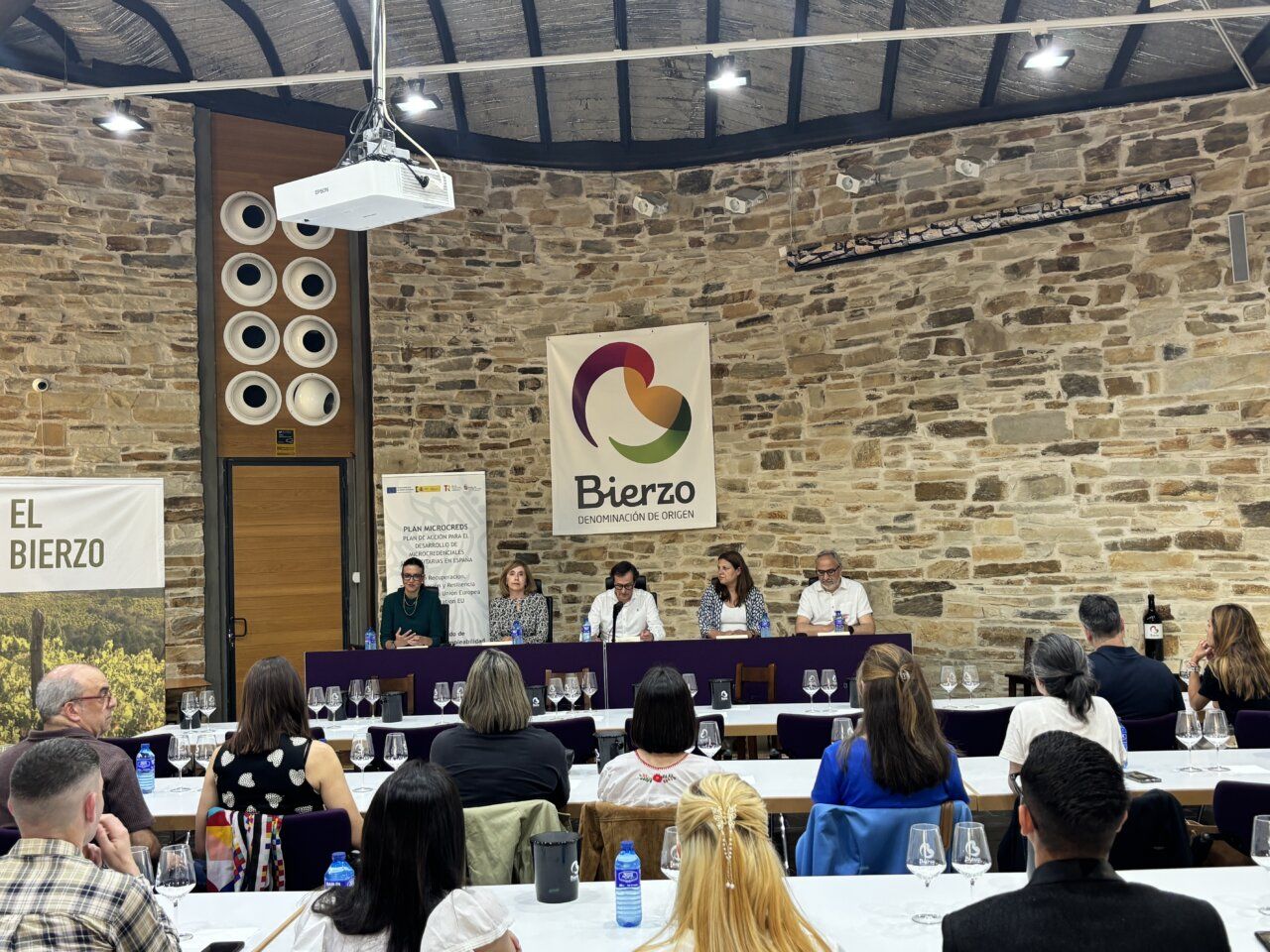 Acto de clausura de la Microcredencial en Gestión Vitivinícola en Cacabelos