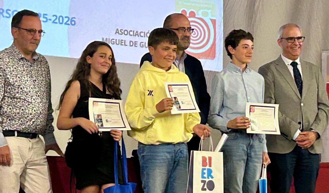 Entrega de premios a estudiantes en la Olimpiada Matemática