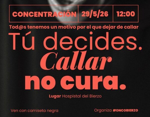Persona expresando emociones durante una concentración por la sanidad pública en El Bierzo