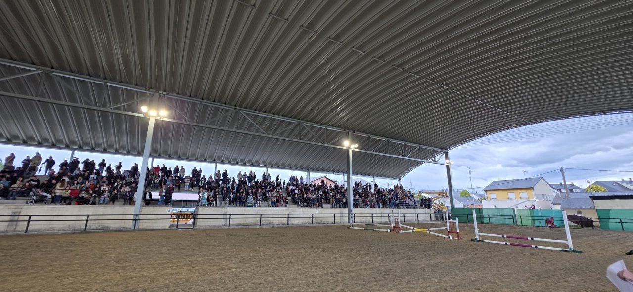 Vista del recinto ferial con nueva cubierta durante la Feria del Caballo en Camponaraya.