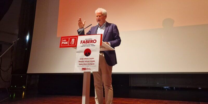 Demetrio Alfonso Canedo hablando en un evento del PSOE en Fabero