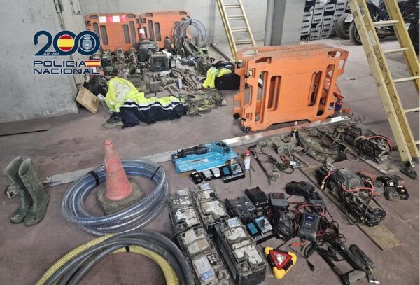 Material confiscado por la Policía Nacional tras detenciones en Ponferrada