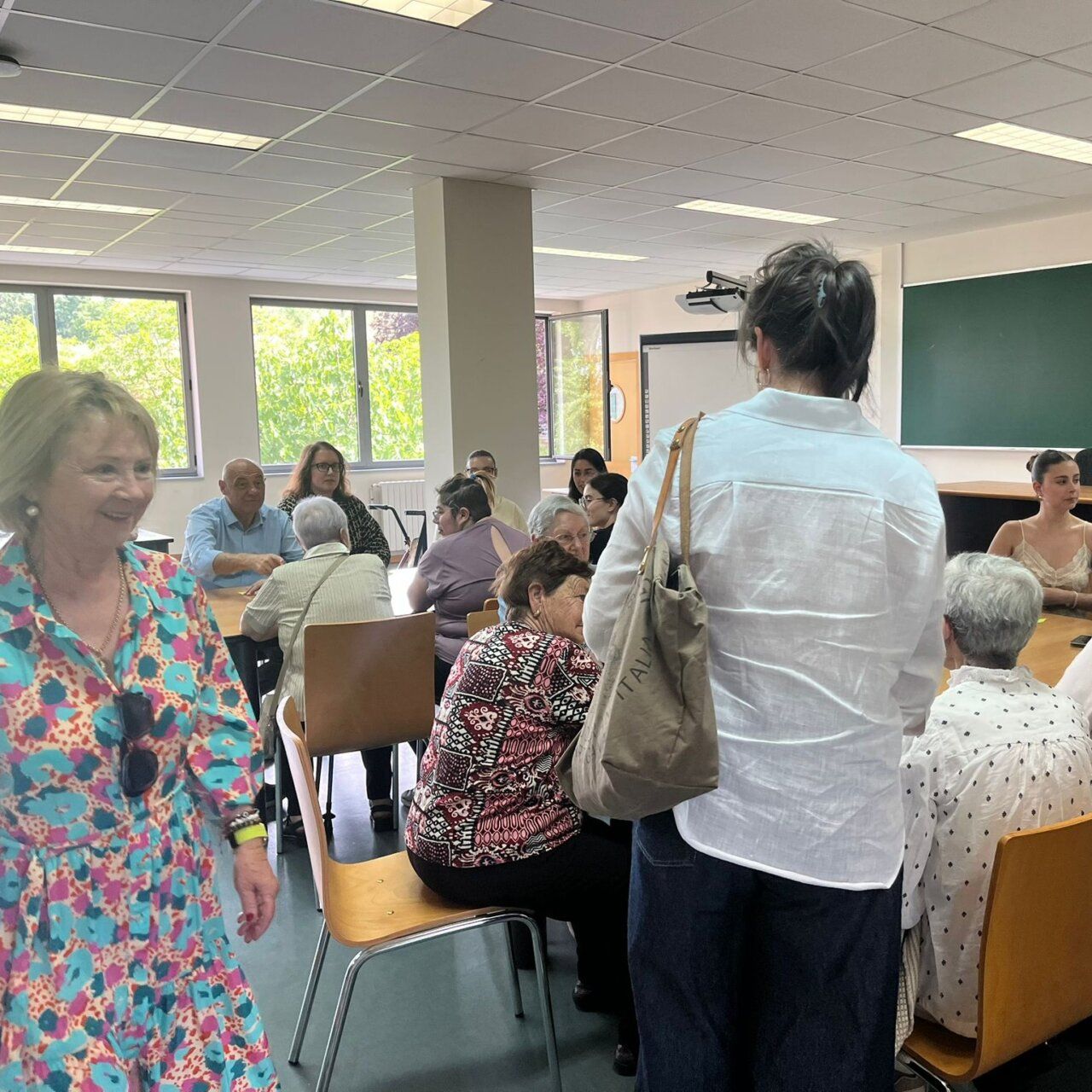 Participantes en el encuentro intergeneracional en el Campus de Ponferrada