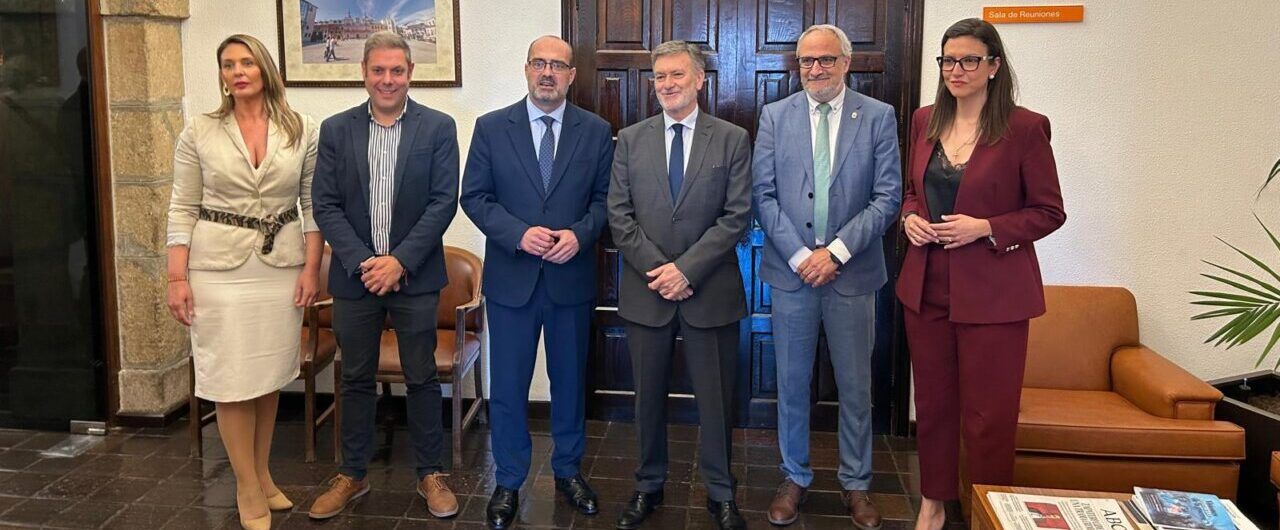 Francisco Vázquez y otros funcionarios en el Ayuntamiento de Ponferrada