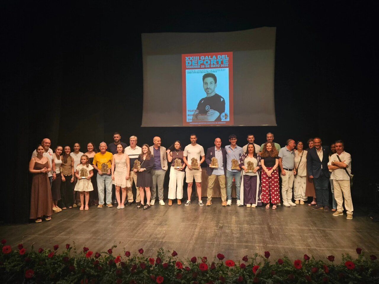 Grupo de personas en la XXIII Gala del Deporte de Bembibre con premios