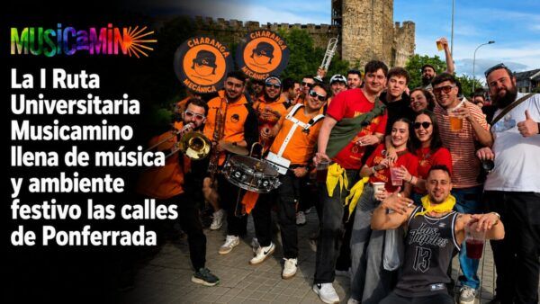 Grupo de jóvenes disfrutando en la I Ruta Universitaria Musicamino en Ponferrada