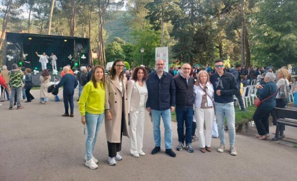 Grupo de personas en la III Fiesta de la Interculturalidad en Ponferrada