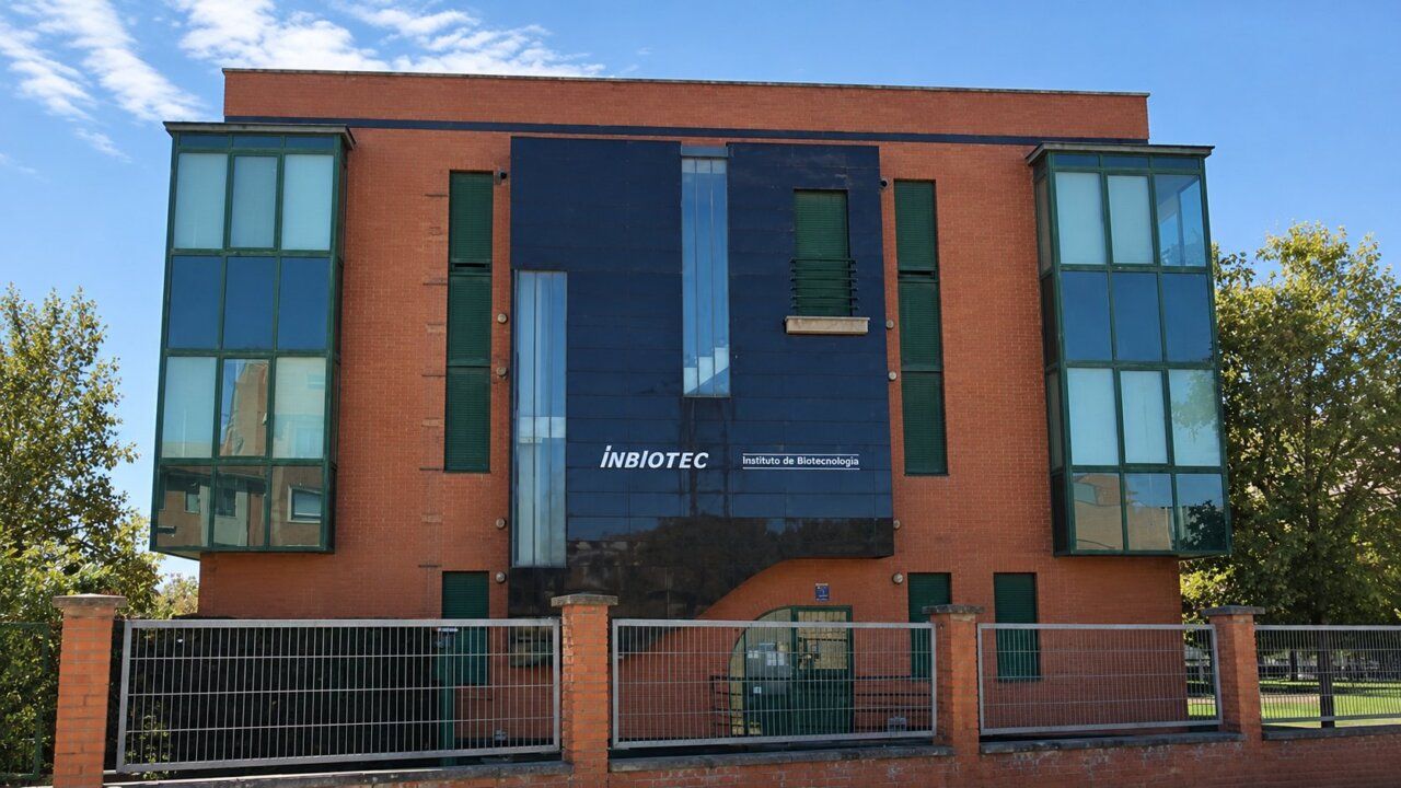 Fachada del Instituto de Biotecnología Inbiotec en León, España.
