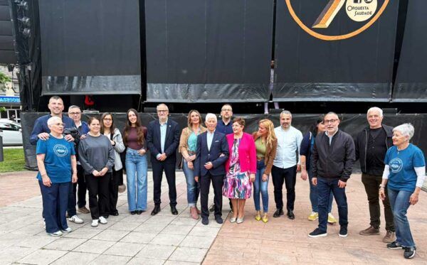 Grupo de personas en el inicio de las fiestas de Cuatrovientos