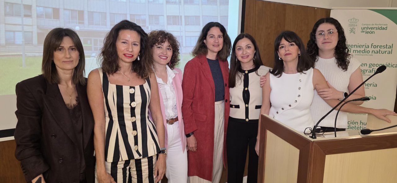 Participantes en jornada sobre violencia contra la mujer en el Campus de Ponferrada