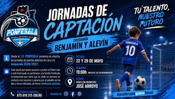 Niño jugando al fútbol sala en el Pabellón José Arroyo de Ponferrada