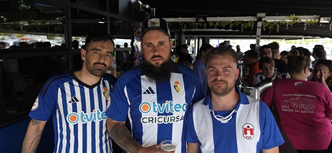 Tres aficionados de la Ponfe en el Bar El Toralín