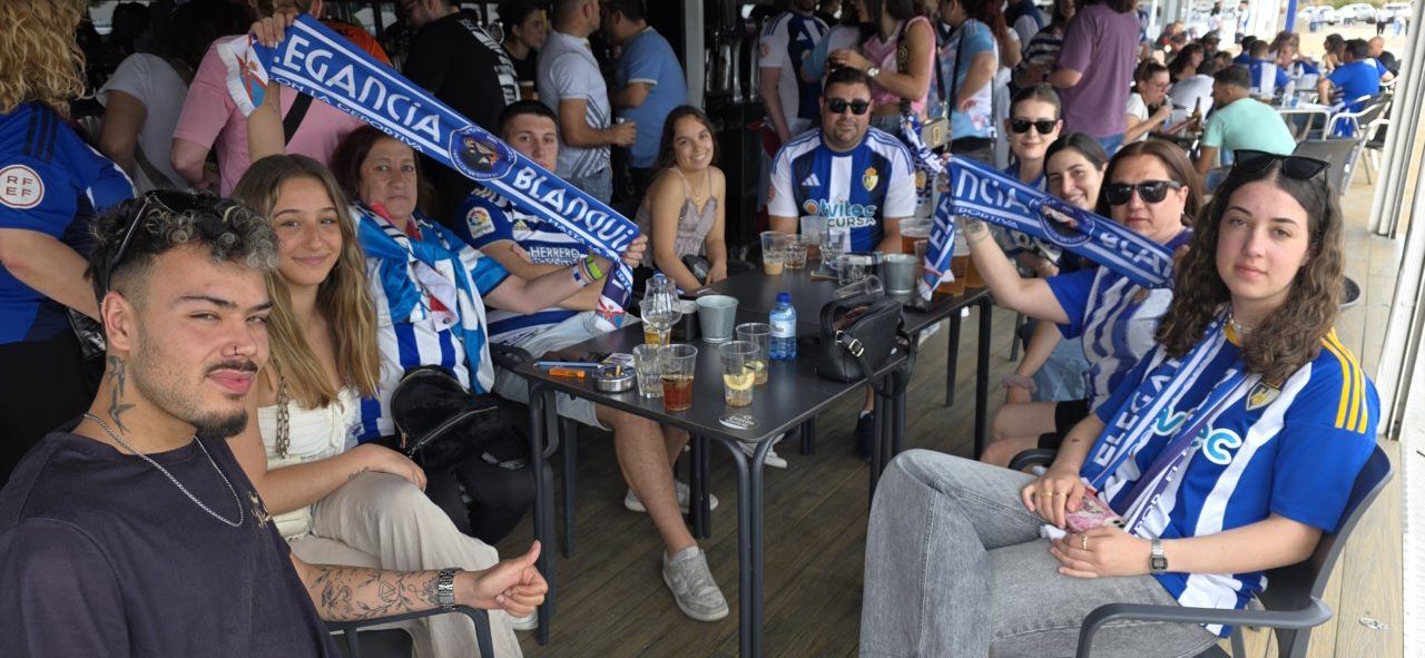 Grupo de aficionados de la Ponfe en el Bar El Toralín