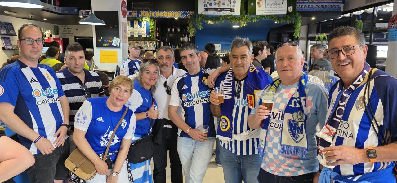 Grupo de aficionados de la Ponfe en el Bar El Toralín