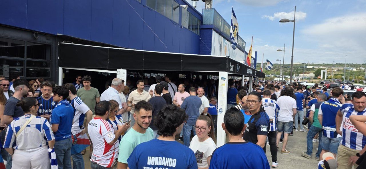 Aficionados de la Ponfe en el Bar El Toralín durante un evento