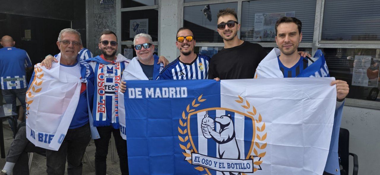 Grupo de aficionados de la Ponfe en el Bar El Toralín
