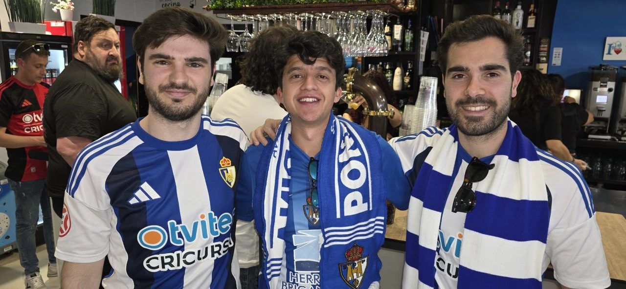 Tres aficionados de la Ponfe en el Bar El Toralín