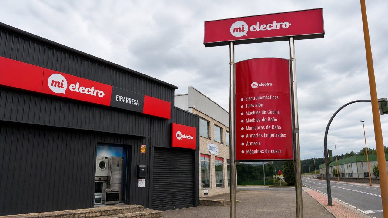 Fachada de la tienda Mi Electro Eibarresa con su nuevo logo y promociones