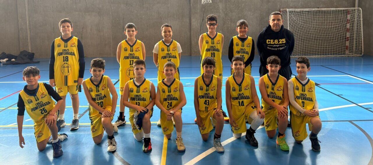 Equipo mini masculino 2014 de Psicotécnicos Bierzo Alto en la cancha