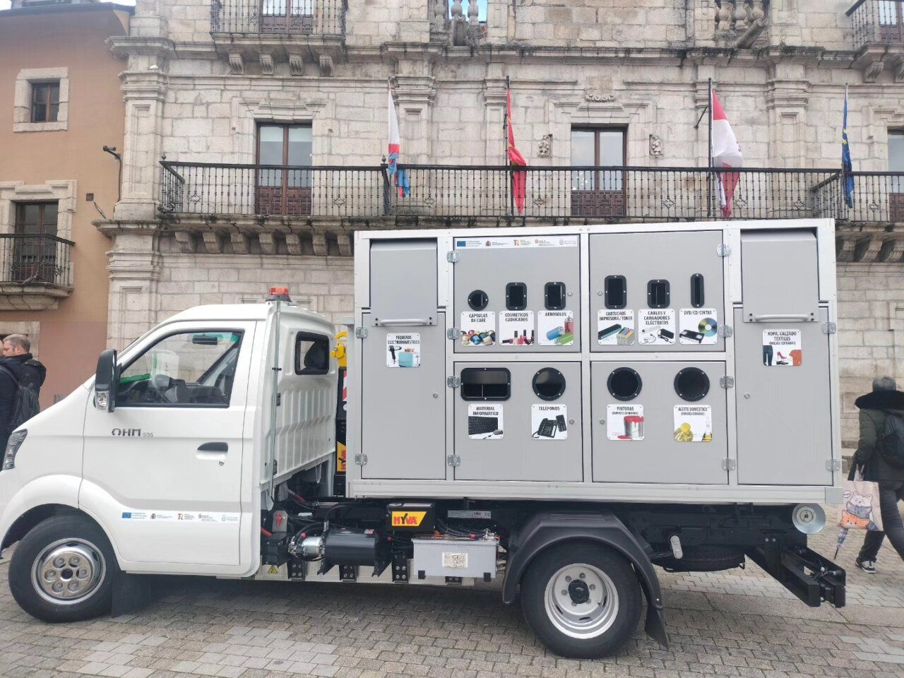 Camión eléctrico de punto limpio móvil en Ponferrada para reciclaje