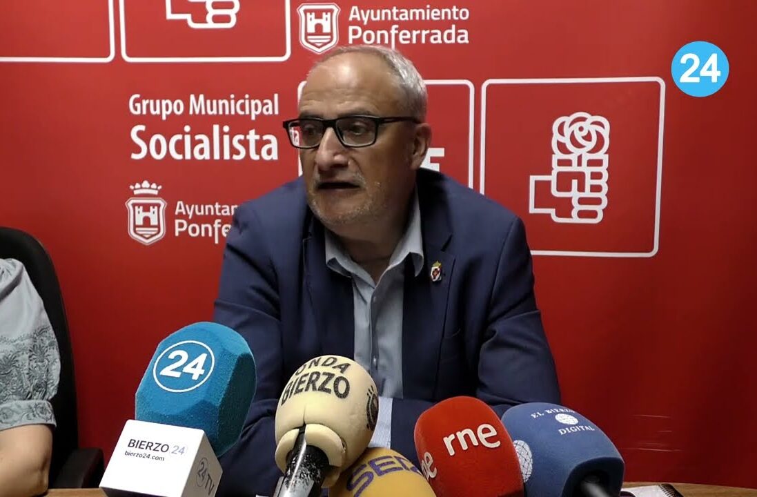 Olegario Ramón Fernández del PSOE en rueda de prensa en Ponferrada