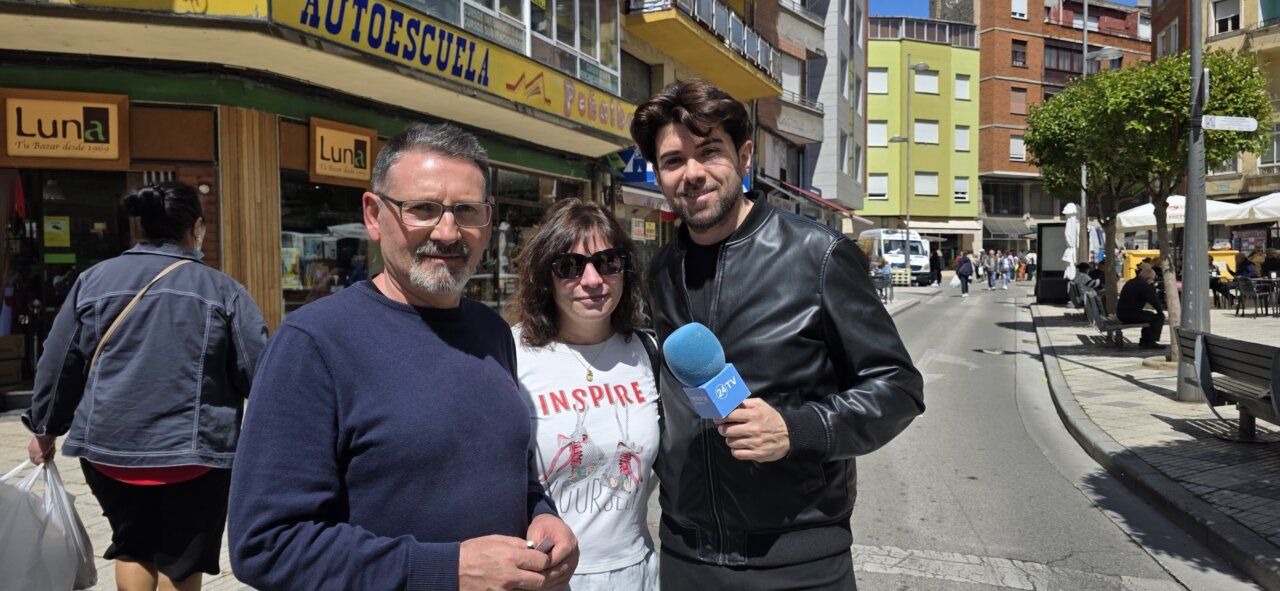 Vecinos de Ponferrada compartiendo opiniones sobre El Bierzo