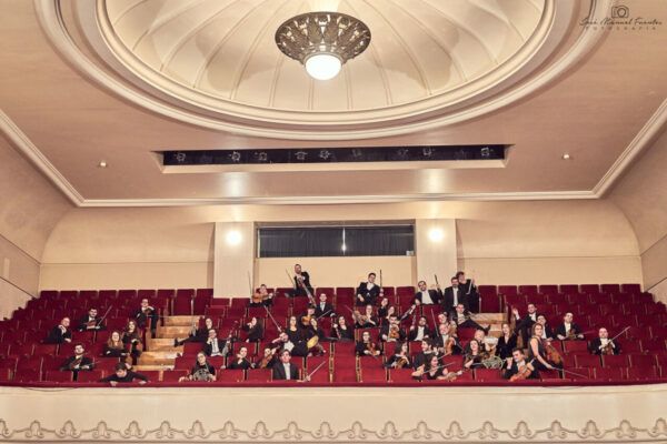 Miembros de la Orquesta Sinfónica Cristóbal Halffter en el teatro