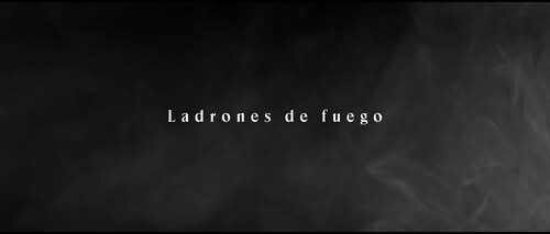 Texto que dice Ladrones de fuego sobre fondo oscuro
