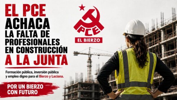Mujer con casco y chaleco en un sitio de construcción en El Bierzo.