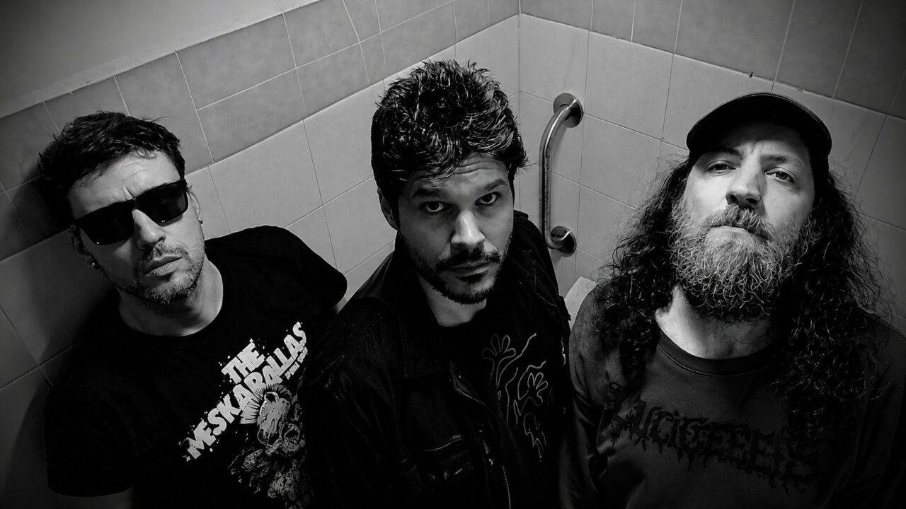 Banda Perro Futuro en una grabación en directo desde Portugal