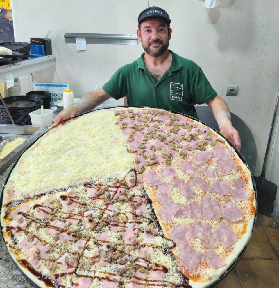 Gran pizza variada de Pizza Tutto en Ponferrada