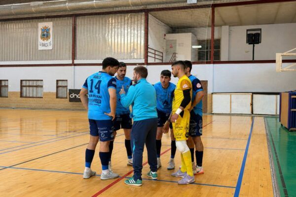 Jugadores del CD Ponfesala en un tiempo muerto durante un partido de fútbol sala