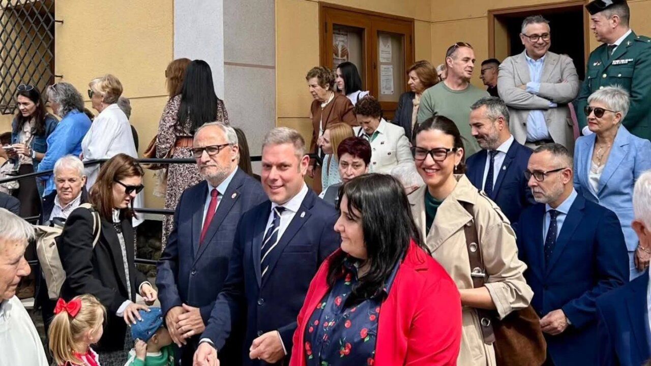 Participantes en la procesión del Día Grande de Cuatrovientos en honor a San José Obrero