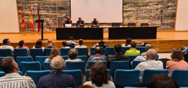 Asistentes en la proyección del documental Memoria revelada en León