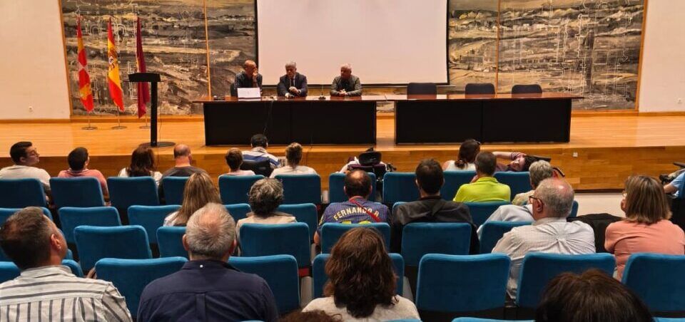 Asistentes en la proyección del documental Memoria revelada en León