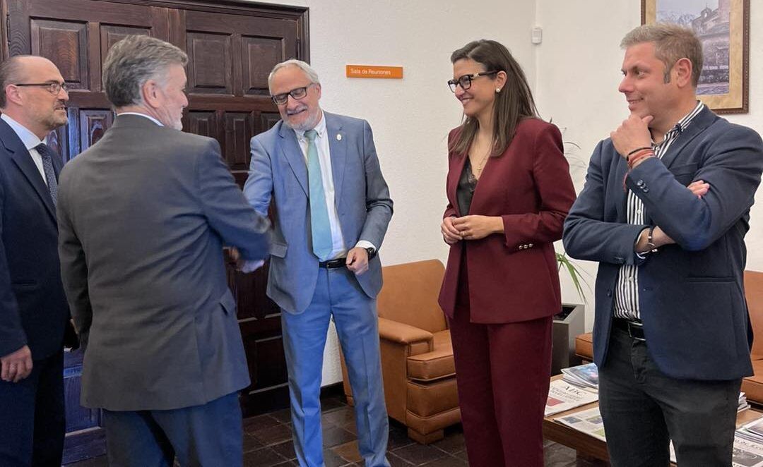 Reunión del PSOE en Ponferrada con varios miembros del partido