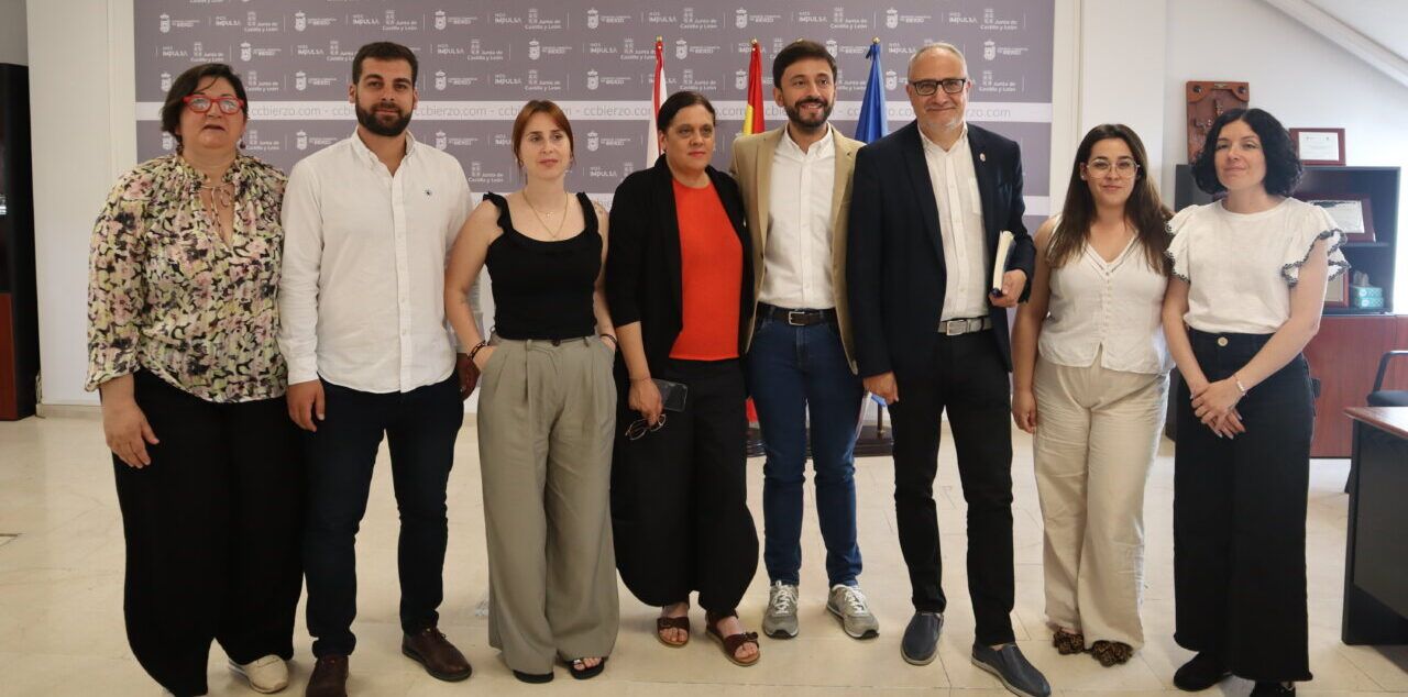 Miembros del PSOE en una reunión en Ponferrada sobre el Consejo Comarcal del Bierzo