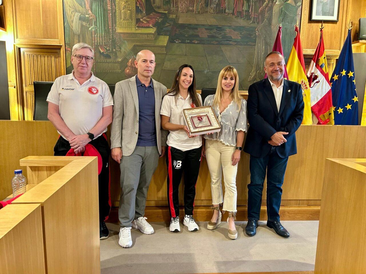 Miembros del Bembibre H.C. en la recepción de la Diputación de León