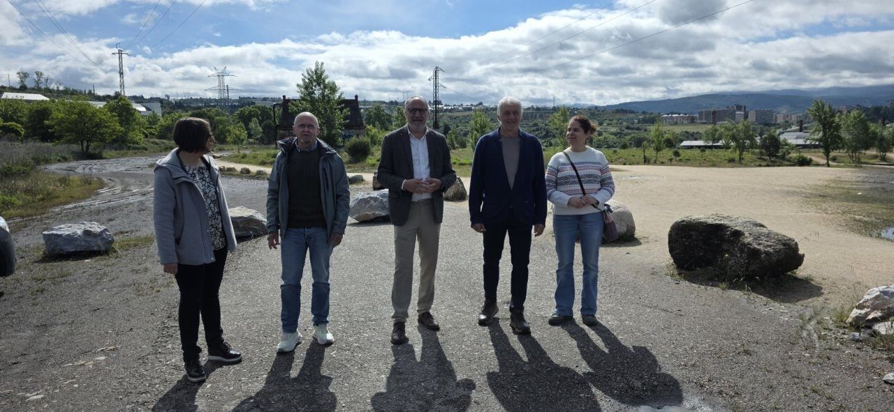 Grupo Municipal Socialista discutiendo propuesta de Ronda Interior Norte en Ponferrada