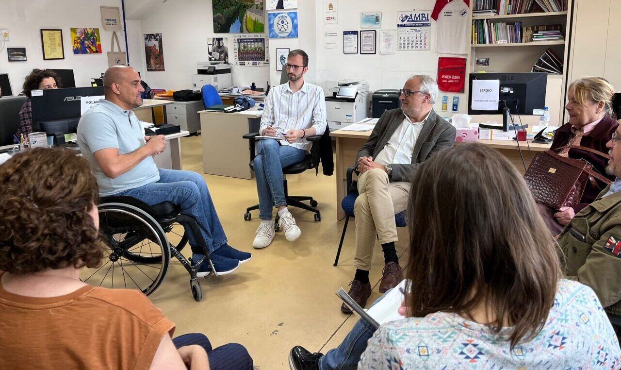 Reunión sobre accesibilidad con representantes de AMBI en Ponferrada