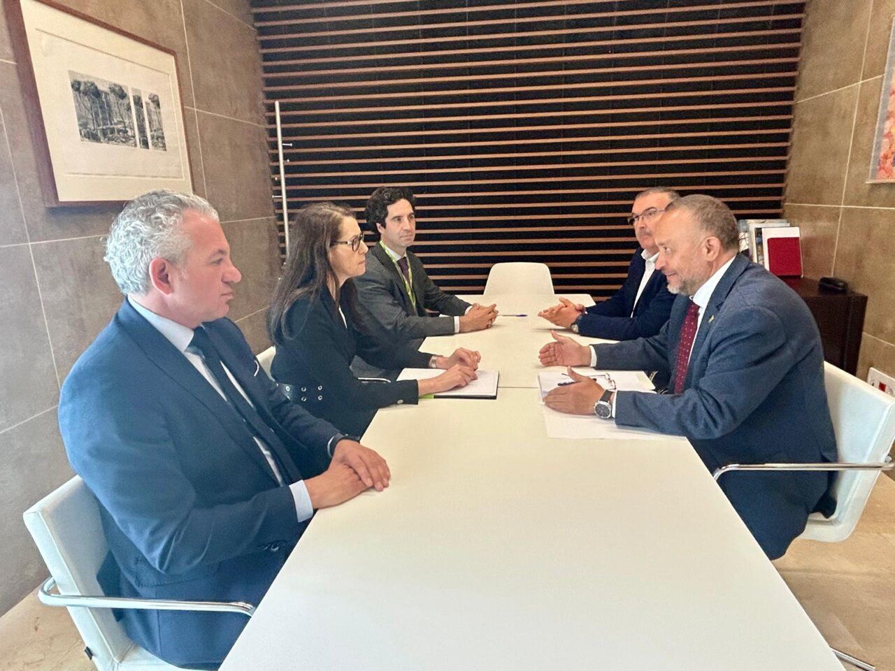 Reunión de AENA sobre la antigua terminal del Aeropuerto de León