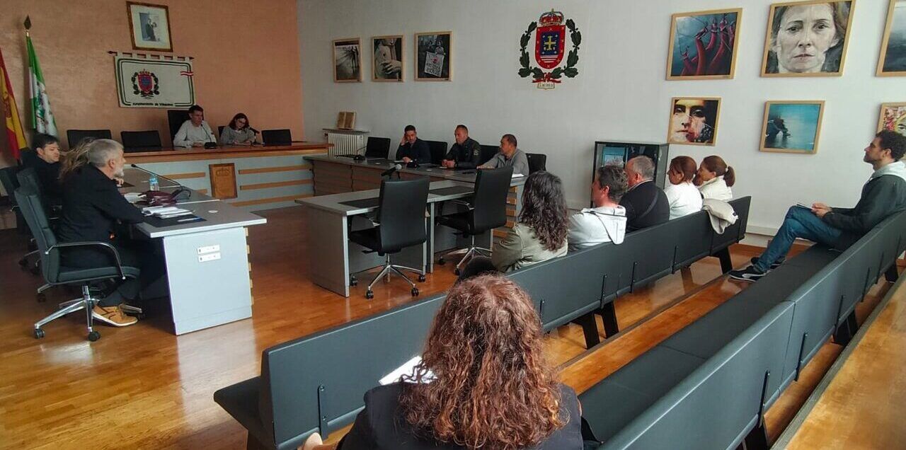 Reunión de representantes de centros educativos en Laciana