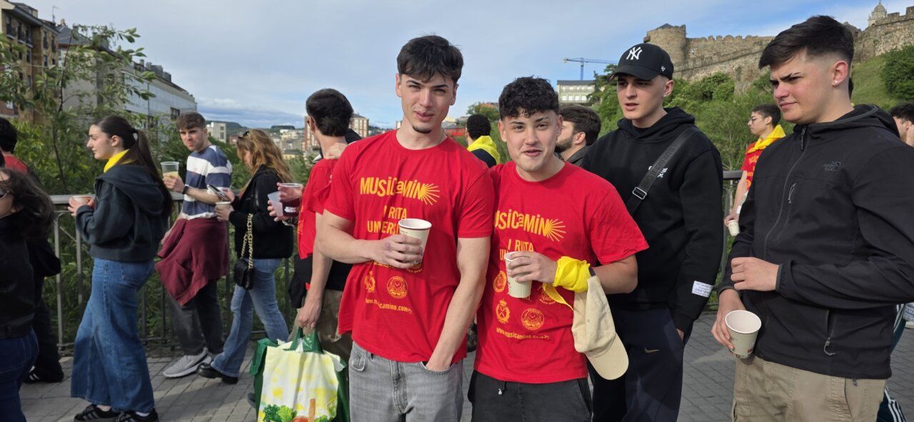 Estudiantes disfrutando de la I Ruta Universitaria Musicamino en Ponferrada