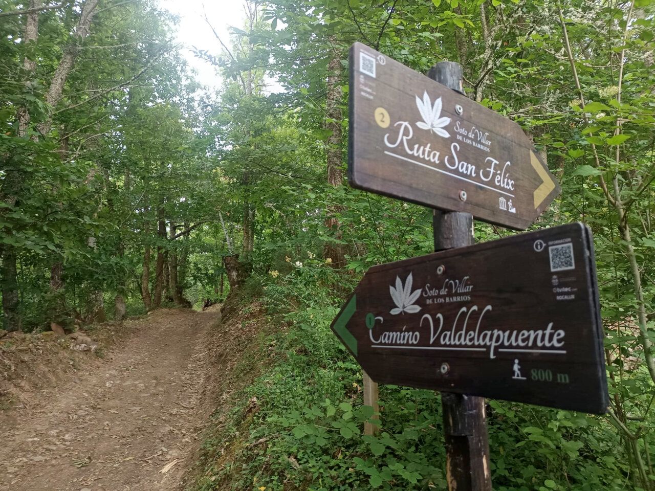 Panel de bienvenida en el Soto de Villar de los Barrios con rutas señalizadas