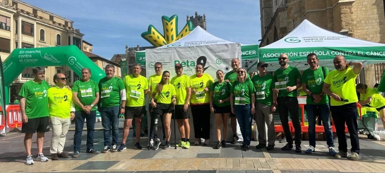 Participantes de la marcha solidaria Reta2 x Tu Salud en León